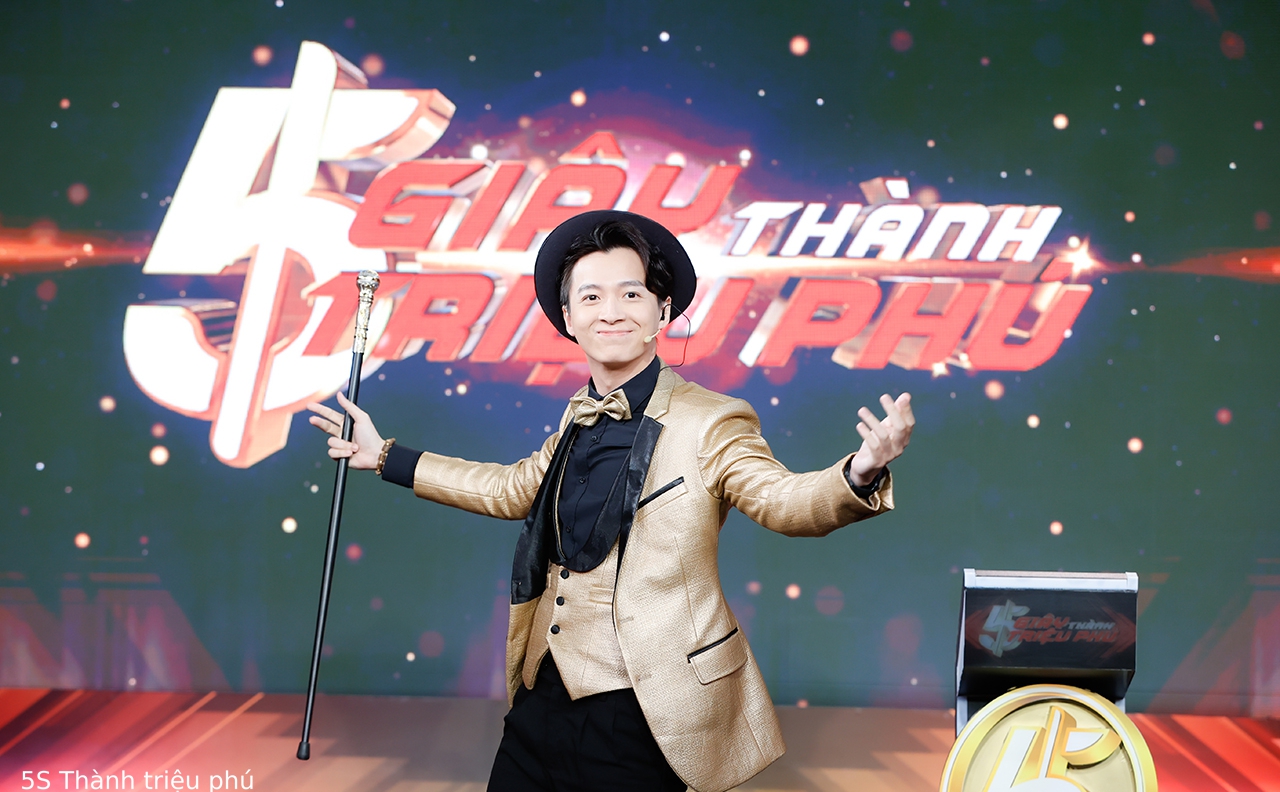 Đang hot ở “Running Man Vietnam”, Ngô Kiến Huy bất ngờ làm MC “5 giây thành triệu phú” - Ảnh 1